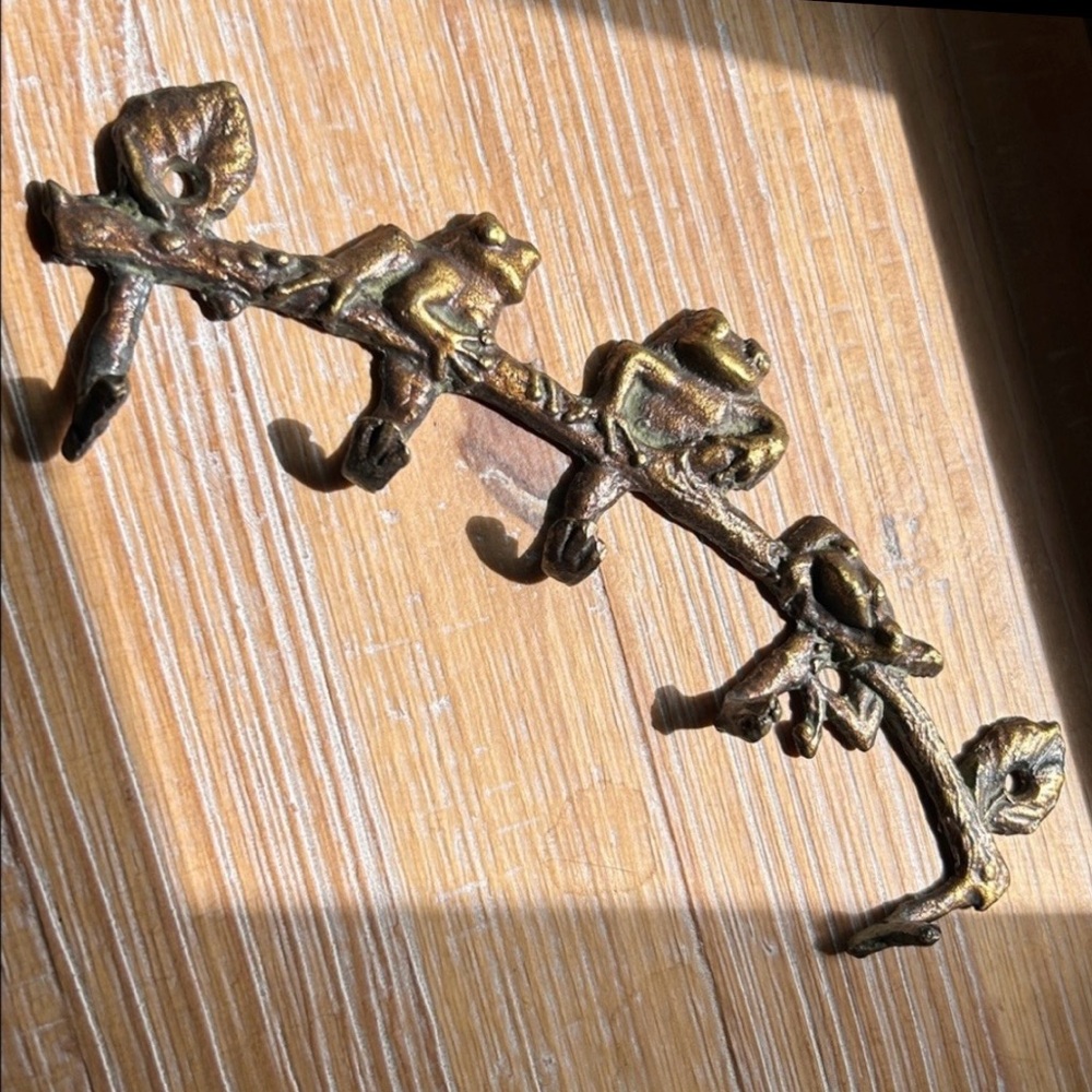 Brass Frog Mall-Mounted Coat Hanger
